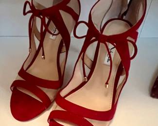 Beautiful, new and like new shoe size 7  to  8