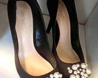 Beautiful, new and like new shoe size 7  to  8