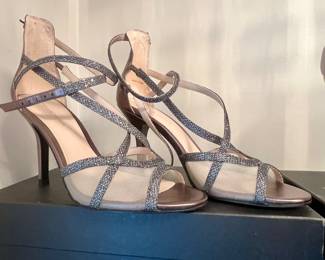 Beautiful, new and like new shoe size 7  to  8