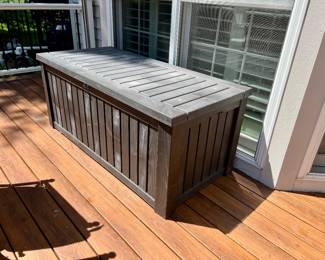 Outdoor storage box