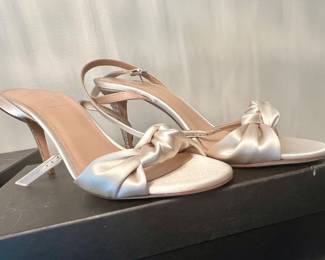 Beautiful, new and like new shoe size 7  to  8