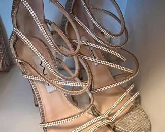Beautiful, new and like new shoe size 7  to  8