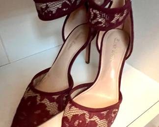 Beautiful, new and like new shoe size 7  to  8