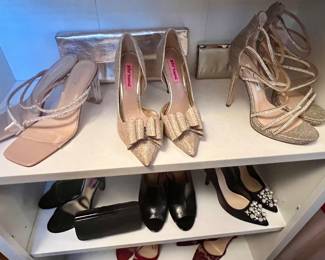 Beautiful, new and like new shoe size 7  to  8