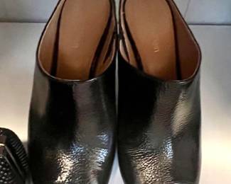 Beautiful, new and like new shoe size 7  to  8
