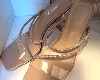 Beautiful, new and like new shoe size 7  to  8