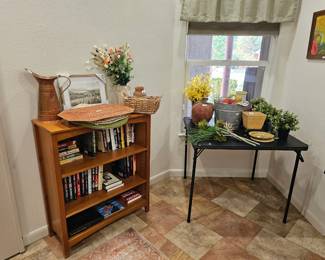 Miscellaneous decor, plants  mats, books, bookcase, shelves.