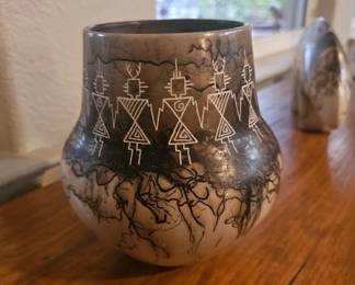 Southwest horsehair pottery
