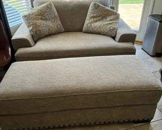 HJ114Loveseat And Ottoman