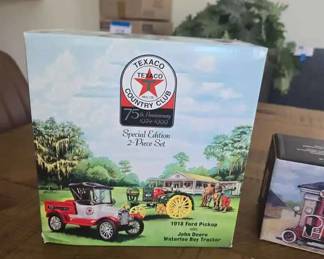 HJ160Special Edition Texaco 1918 And 1919 Die Cast Metal Trucks