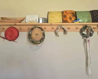 HJ123Peg Board Wall Hanging And Miscellaneous Decor
