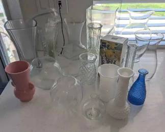HJ113Lots Of Vases