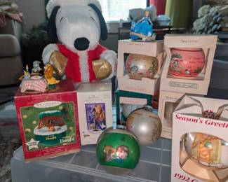 HJ142Hallmark Keepsake Ornaments