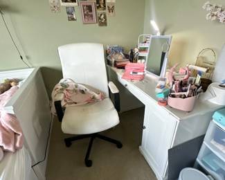 Desk/vanity and chair