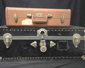 17WH103Vintage suitcase and trunk