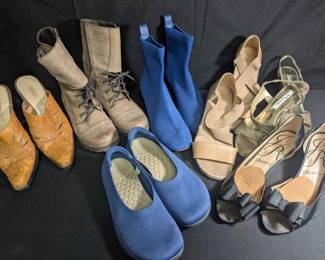 17WH121Shoes Of Assorted Sizes
