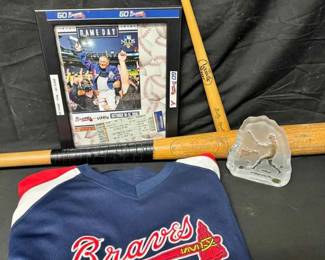 17WH114Atlanta Braves Memorabilia