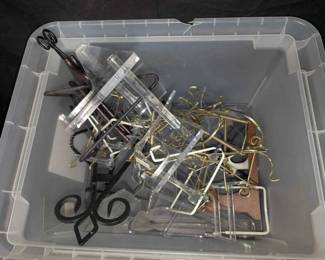 17WH164Plates Display Stands Mystery Lot