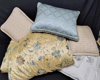 CT370RQueen Comforter and more