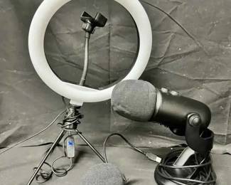 17WH146Blue Microphone And Light Ring vloggers Lot