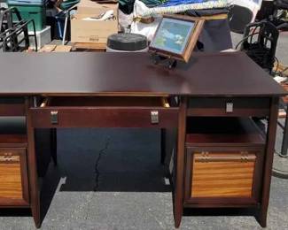 15CT732RThomasville Executive Desk