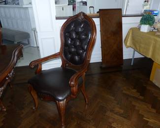 Traditional double pedestal ornate dining table with 6 chairs & 2 leaves