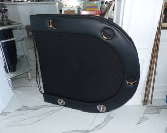 Foldable poker table