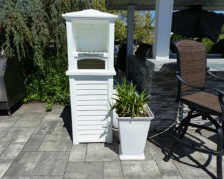 Outdoor towel valet, pair of planters