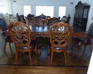 Traditional double pedestal ornate dining table with 6 chairs & 2 leaves