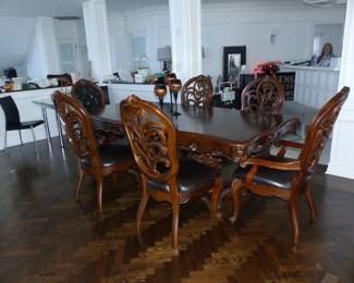 Traditional double pedestal ornate dining table with 6 chairs & 2 leaves