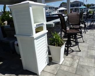 Outdoor towel valet, pair of planters