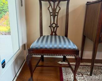 B41 - $950. Round Wooden Dining Table with 8 Chairs. Table is 5' round x 29.5" tall. Floor to bottom of table lip is 25.5".  Table has 3 leaves. 2 - 18" leaves. 1 - 13" leaf. Includes table pads for all. Overall very good vintage condition, a few surface marks not deep gouges. Chairs are all sturdy with varying wear on cushions and wood.  