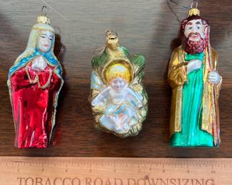 B145 - $100. Kurt Adler Nativity Glass Ornament Set. Some Discoloration. 