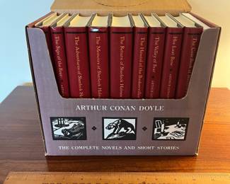 B100 - $180. The Oxford Sherlock Holmes 1993 Book Set. Includes original box. 