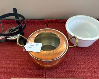 B78 - $65. Williams Sonoma Fondue Pot with Stand. Hammered Copper Base & Lid. 