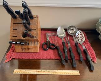 B124 - $300. 17 Piece Cutco Set. Knives & Serving Utensils. 