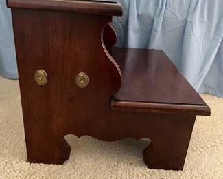 B34 - $50. American Drew Heavy Duty Bed Steps. Measures 21" x 17" x 15.75" tall. Missing 1 handle on the side. 