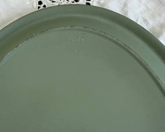 B106 - $25. Wedgwood Oval Plate. Measures 10" x 7.5". 