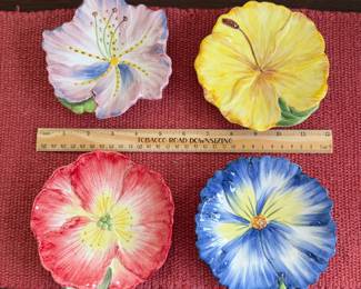B118 - $35. 4 Pc. Vietri Flower Dishes. 