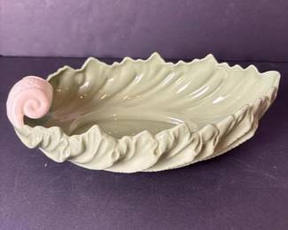 059 lenoxleafshapedceramicdishwithshel