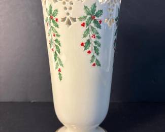 199 lenoxholidayporcelainvasewithholly