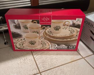 Lenox Christmas plate set
