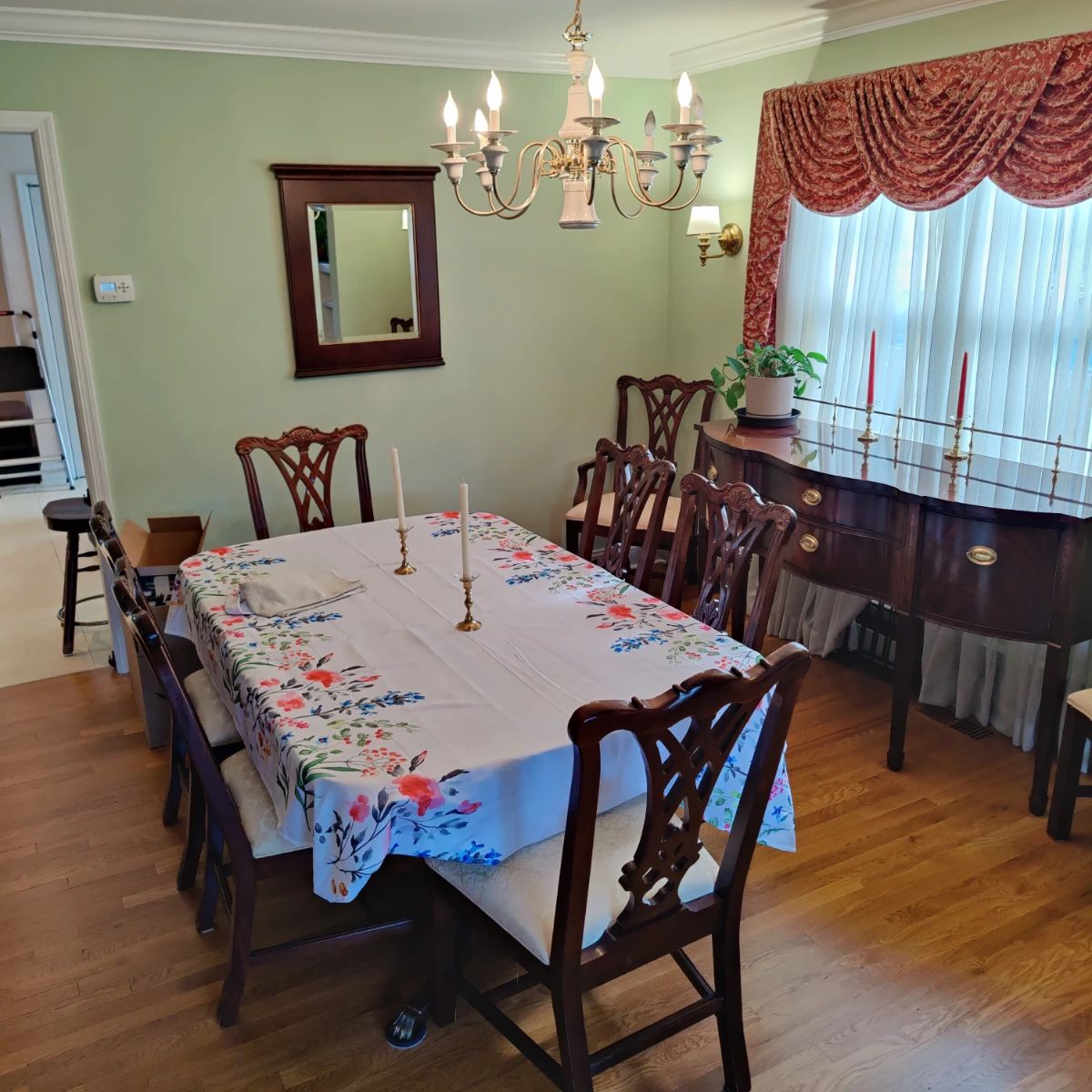 Thomasville dining room table and chairs