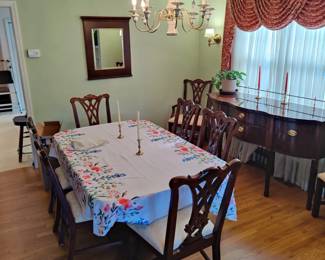 Thomasville dining room table and chairs