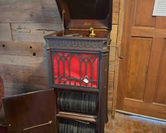 1910 Edison Diamond Disc Phonograph with records