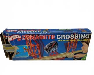 Hot Wheels Dynamite Crossing Playset