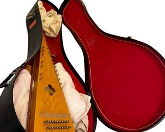 093 Triangular Bowed Psaltery with Bow Rosin