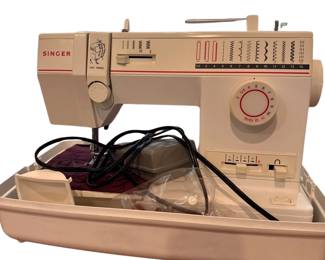 091 Singer Electric Sewing Machine with Accessories