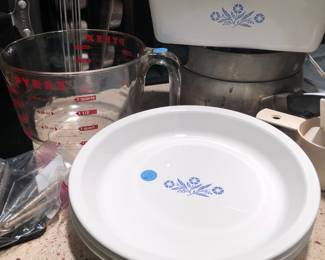 Pyrex pie plates, loaf plan, extra large measuring cup