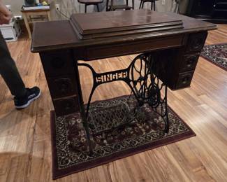006 Antique Singer Treadle Sewing Machine with Ornate Cabinet
